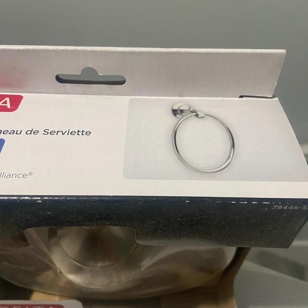 Delta Linden Collection Brilliance  Stainless Finish Towel Ring NIB New in Box